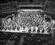 880866 Afbeelding van een concert van het Utrechts Stedelijk Orkest (U.S.O.) in het Muziekcentrum Vredenburg ...